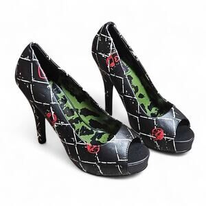 New in Box Abbey Dawn Cross My Heart Peeptoe Platform Heels Sz 6